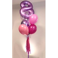 Hēlija cipars 5 hēlija balonu pušķī ar skarām